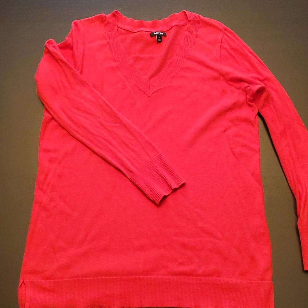 Red VNeck Seeater